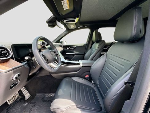 Used 2024 Mercedes-Benz GLC 300 4MATIC image 21