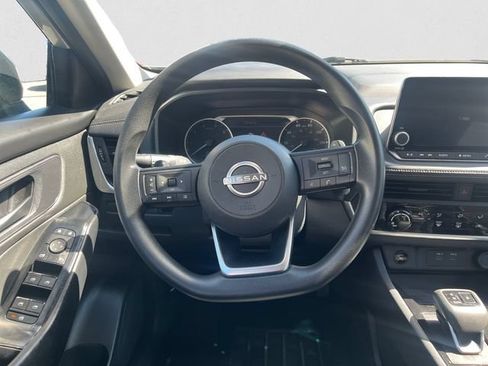 Used 2024 Nissan Rogue S AWD/4WD image 12