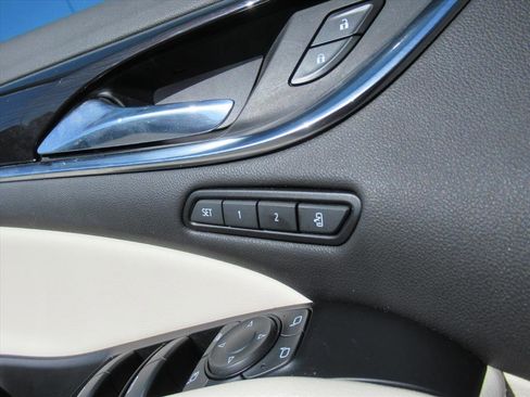 Used 2023 Buick Enclave Premium image 25