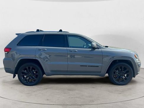 Used 2019 Jeep Grand Cherokee Altitude AWD/4WD image 4