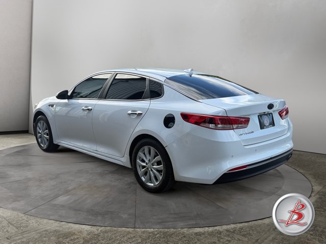 Used 2018 Kia Optima LX FWD image 5