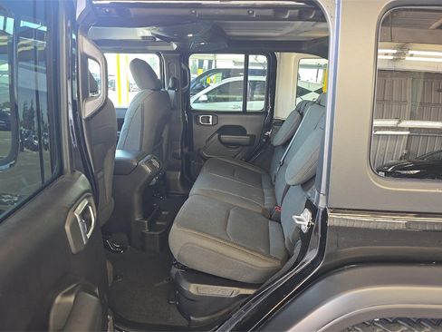 Used 2024 Jeep Wrangler Unlimited AWD/4WD image 3