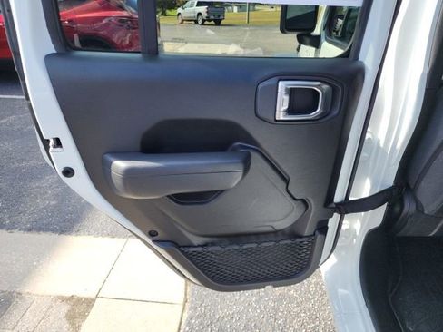 Used 2024 Jeep Wrangler Sport S image 15