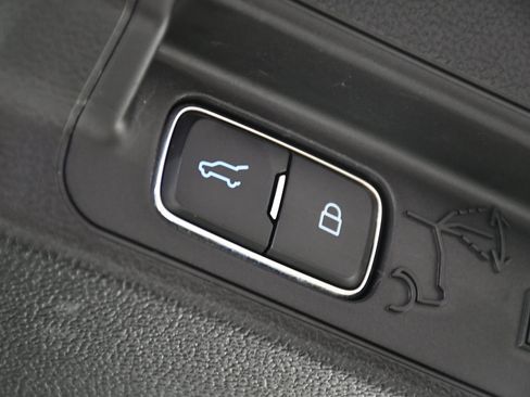 Used 2023 Ford Explorer XLT AWD/4WD image 51