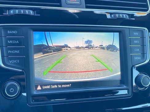 Used 2016 Volkswagen Golf R 4-Door image 23