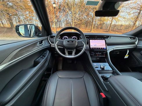 New 2025 Jeep Grand Cherokee L Limited image 14