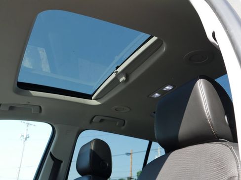 Used 2018 Chevrolet Traverse Premier AWD/4WD image 36