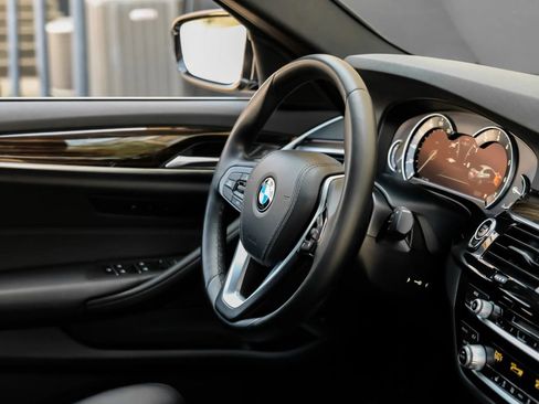 Used 2018 BMW 530i RWD image 18