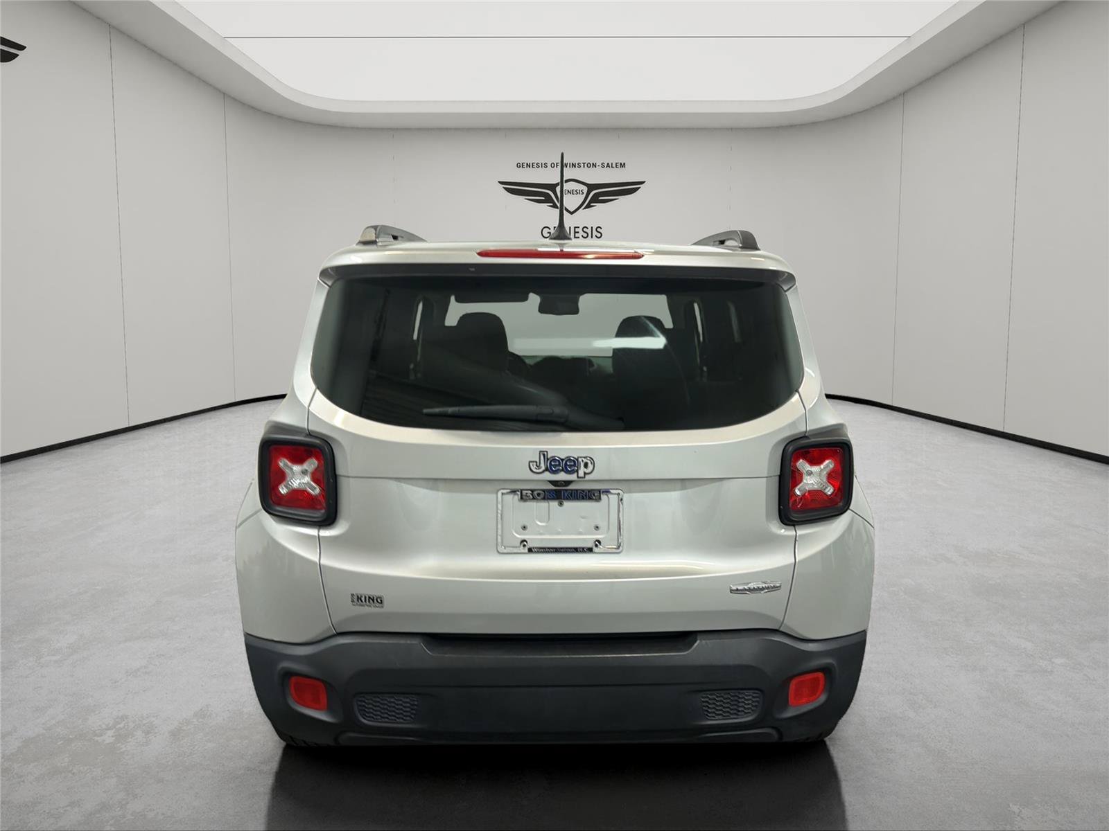 Used 2017 Jeep Renegade Latitude w/ Popular Equipment Group FWD image 4