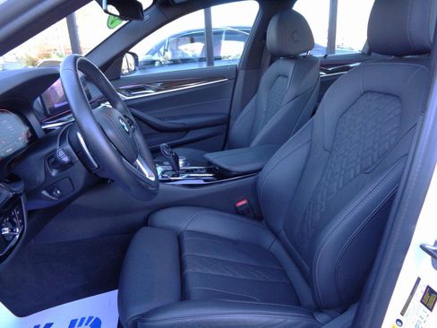 Used 2021 BMW 530i xDrive w/ Convenience Package image 9
