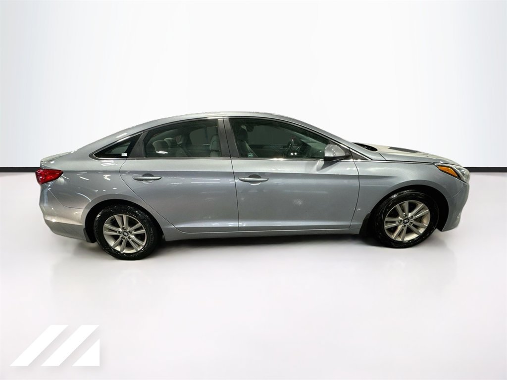 Used 2016 Hyundai Sonata SE w/ Cargo Package FWD image 4