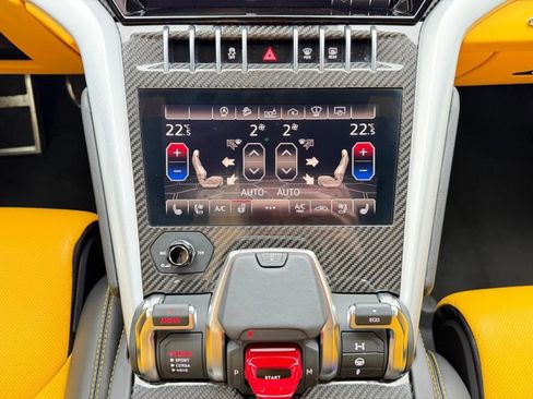 Used 2021 Lamborghini Urus image 23