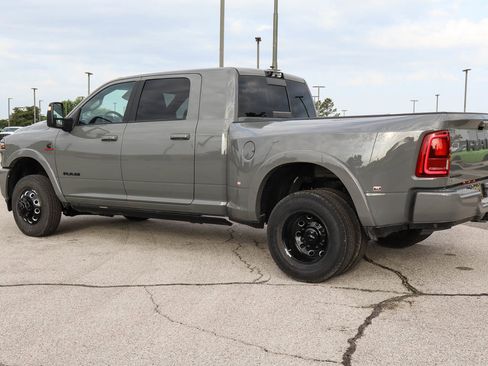 New 2026 RAM 3500 Limited AWD/4WD image 9