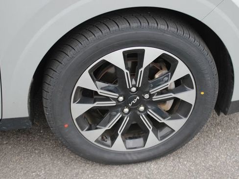 Used 2024 Kia Carnival EX FWD image 36