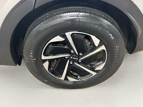 Used 2023 Kia Sportage LX image 10