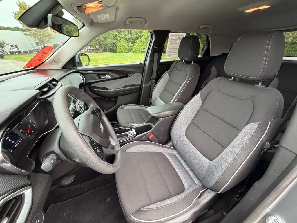 Used 2023 Chevrolet TrailBlazer LT FWD image 11