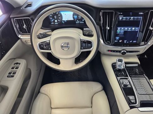 Used 2022 Volvo S60 T8 Inscription image 17