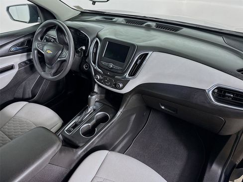 Used 2020 Chevrolet Equinox LS w/ LS Convenience Package image 28