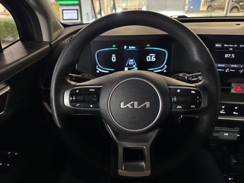 Used 2023 Kia Sportage LX image 10