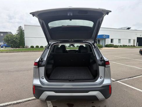 Used 2025 Volkswagen Tiguan SE AWD/4WD image 9