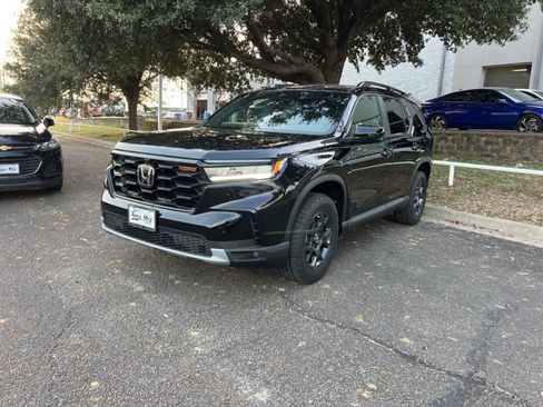 New 2025 Honda Pilot TrailSport image 3