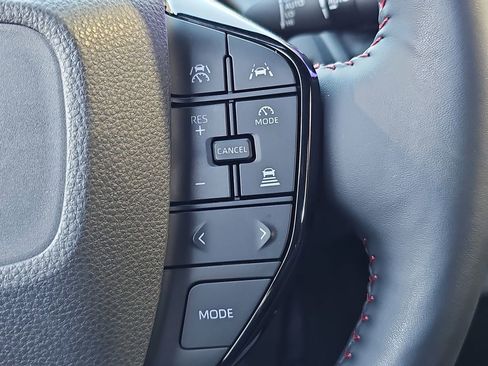 Certified 2025 Toyota Prius Plug-In Hybrid image 12