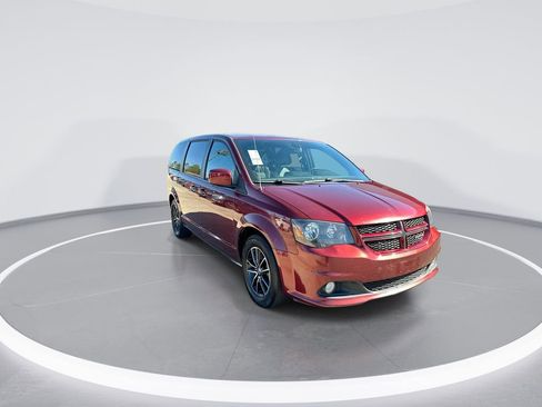 Used 2019 Dodge Grand Caravan GT image 2