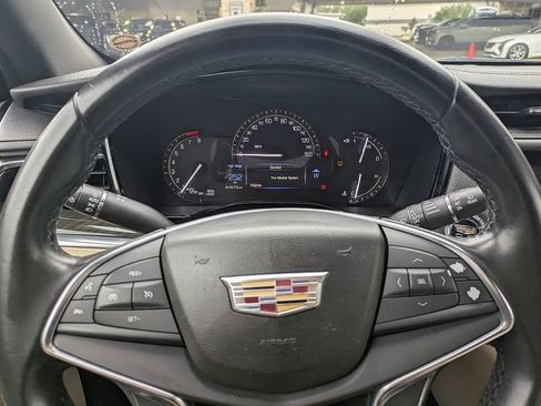 Used 2019 Cadillac XT5 FWD image 28