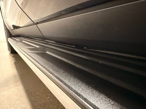 Used 2022 Chevrolet Suburban LT w/ Luxury Package image 12