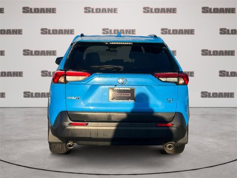 Used 2020 Toyota RAV4 XLE image 4