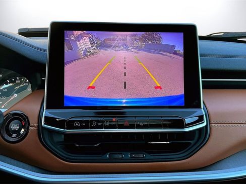 Certified 2024 Jeep Compass Limited image 12