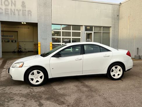 Used 2009 Pontiac G6 Sedan w/ Preferred Package image 3