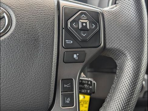 Used 2021 Toyota Tacoma TRD Off-Road w/ TRD Premium Off Road Package AWD/4WD image 17