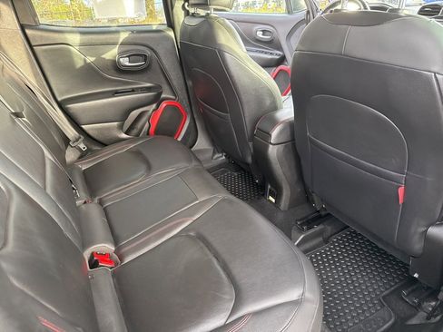 Used 2017 Jeep Renegade Trailhawk w/ Premium Trailhawk Package image 23