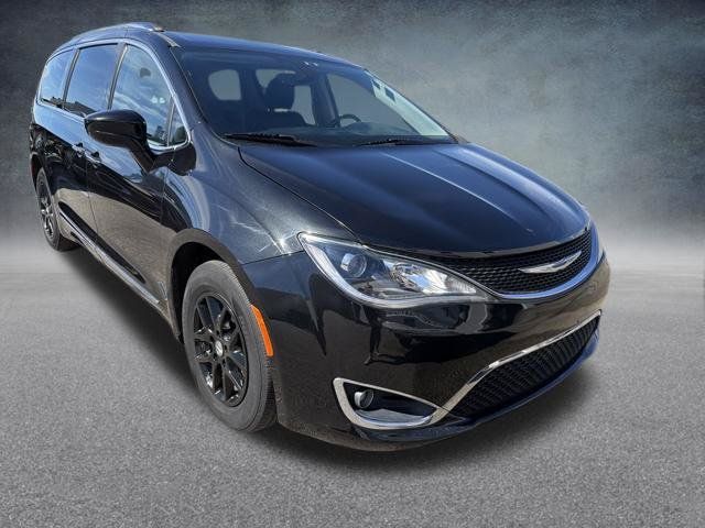 Used 2020 Chrysler Pacifica Touring-L FWD image 4