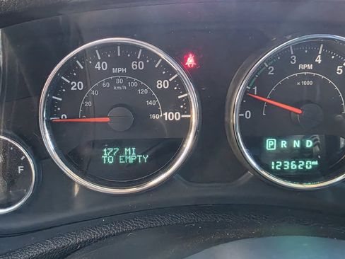 Used 2016 Jeep Wrangler Unlimited Rubicon w/ Connectivity Group AWD/4WD image 5
