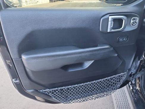 Used 2020 Jeep Wrangler Unlimited Sahara image 30