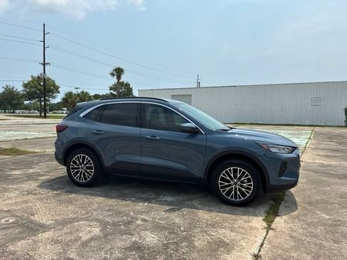 Used 2024 Ford Escape SE FWD image 2
