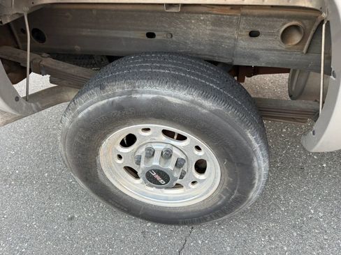 Used 2005 GMC Sierra 2500 SLT w/ Heavy-Duty Power Package image 31