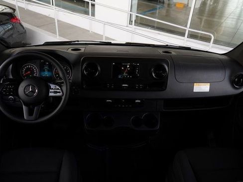 Used 2023 Mercedes-Benz Sprinter 2500 image 42