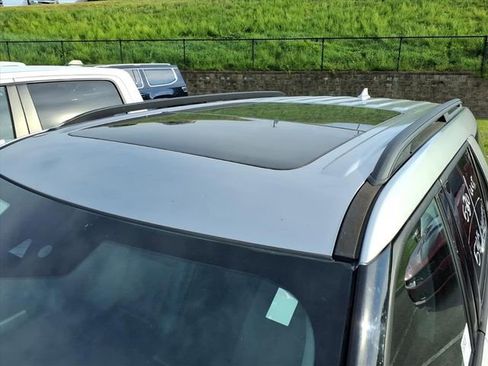 Used 2020 Ford Explorer XLT w/ Equipment Group 202A AWD/4WD image 12