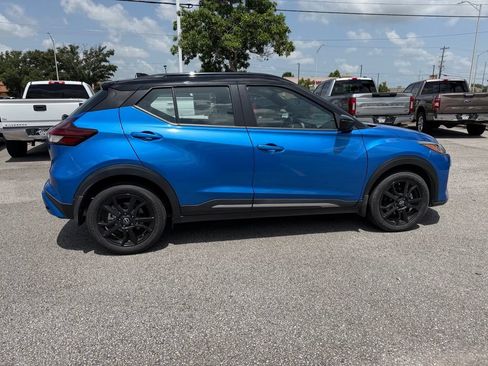 Used 2023 Nissan Kicks SR w/ SR Premium Package FWD image 6