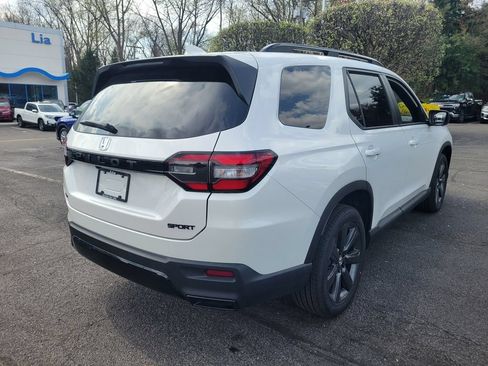 New 2026 Honda Pilot Sport image 3