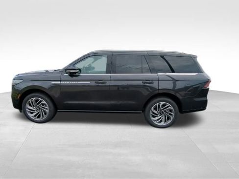 New 2025 Lincoln Navigator Reserve image 3