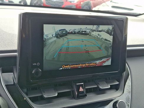 Used 2023 Toyota Corolla Cross LE image 17