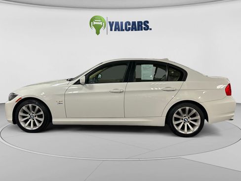 Used 2011 BMW 328i xDrive Sedan AWD/4WD image 2