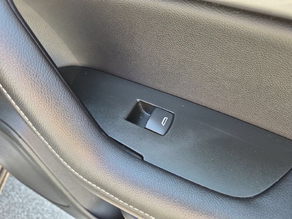 Used 2025 Chevrolet Blazer LT FWD image 33