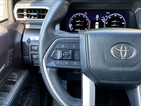 Used 2025 Toyota 4Runner TRD Off-Road Premium AWD/4WD image 24