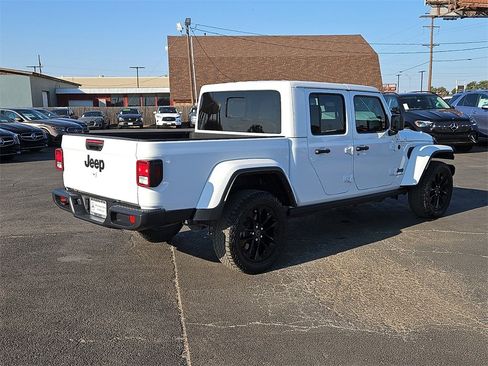 Used 2024 Jeep Gladiator Sport image 8