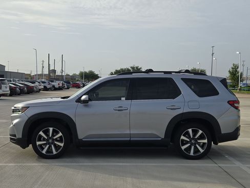 Certified 2025 Honda Pilot Touring image 7